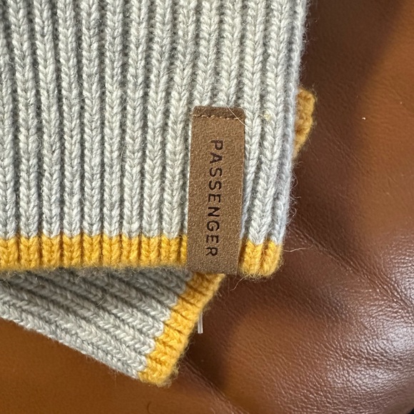 Passenger Mittens - Picture 2 of 3